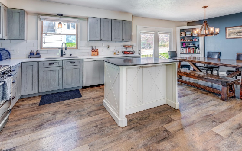 670 Elysian Avenue, Morgantown, West Virginia 26501, 3 Bedrooms Bedrooms, 8 Rooms Rooms,2 BathroomsBathrooms,Single Family Detached,For Sale,Elysian,10162526