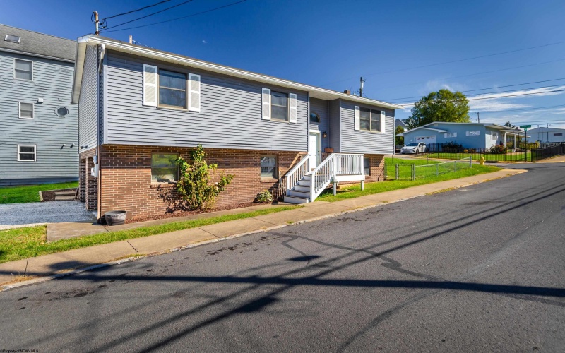 670 Elysian Avenue, Morgantown, West Virginia 26501, 3 Bedrooms Bedrooms, 8 Rooms Rooms,2 BathroomsBathrooms,Single Family Detached,For Sale,Elysian,10162526