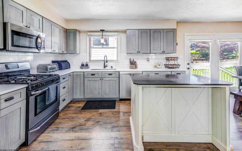 670 Elysian Avenue, Morgantown, West Virginia 26501, 3 Bedrooms Bedrooms, 8 Rooms Rooms,2 BathroomsBathrooms,Single Family Detached,For Sale,Elysian,10162526