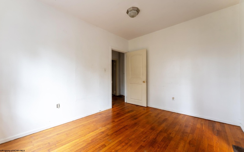 225 WAVERLY Street, Morgantown, West Virginia 26505, 2 Bedrooms Bedrooms, 5 Rooms Rooms,1 BathroomBathrooms,Single Family Detached,For Sale,WAVERLY,10162525