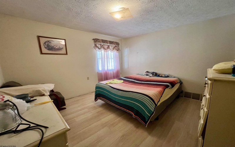 7935 Servia Elmira Road, Duck, West Virginia 25063, 4 Bedrooms Bedrooms, 8 Rooms Rooms,3 BathroomsBathrooms,Single Family Detached,For Sale,Servia Elmira,10162522