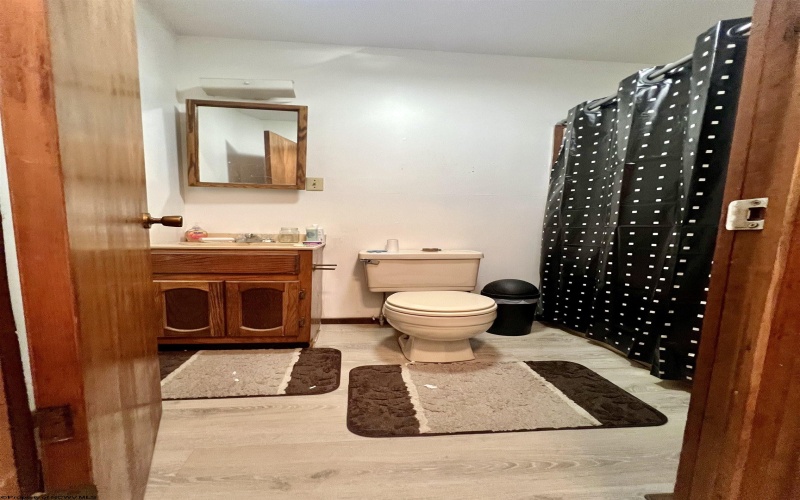 7935 Servia Elmira Road, Duck, West Virginia 25063, 4 Bedrooms Bedrooms, 8 Rooms Rooms,3 BathroomsBathrooms,Single Family Detached,For Sale,Servia Elmira,10162522