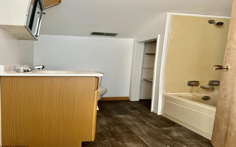 7935 Servia Elmira Road, Duck, West Virginia 25063, 4 Bedrooms Bedrooms, 8 Rooms Rooms,3 BathroomsBathrooms,Single Family Detached,For Sale,Servia Elmira,10162522