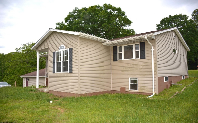 56 Hampton Drive, Parsons, West Virginia 26287, 3 Bedrooms Bedrooms, 6 Rooms Rooms,1 BathroomBathrooms,Single Family Detached,For Sale,Hampton,10161076