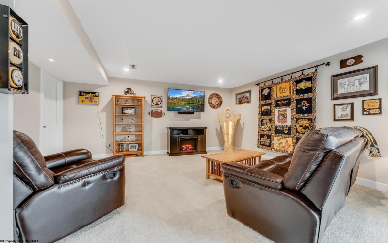 215 Falling Water Lane, Morgantown, West Virginia 26508, 4 Bedrooms Bedrooms, 10 Rooms Rooms,3 BathroomsBathrooms,Single Family Detached,For Sale,Falling Water,10162541