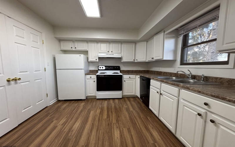 1092 Willowdale Road, Morgantown, West Virginia 26505, 3 Bedrooms Bedrooms, 5 Rooms Rooms,3 BathroomsBathrooms,Residential Rentals,For Rent,Willowdale,10162537 1092 Willowdale Road, Morgantown, West Virginia 26505, 3 Bedrooms Bedrooms, 5 Rooms Rooms,3 BathroomsBathrooms,Residential Rentals,For Rent,Willowdale,10162537