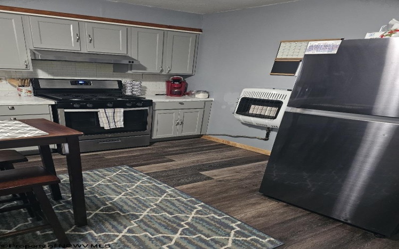 61 Leo Menendez Drive, Spelter, West Virginia 26438, 2 Bedrooms Bedrooms, 4 Rooms Rooms,1 BathroomBathrooms,Single Family Detached,For Sale,Leo Menendez,10162547