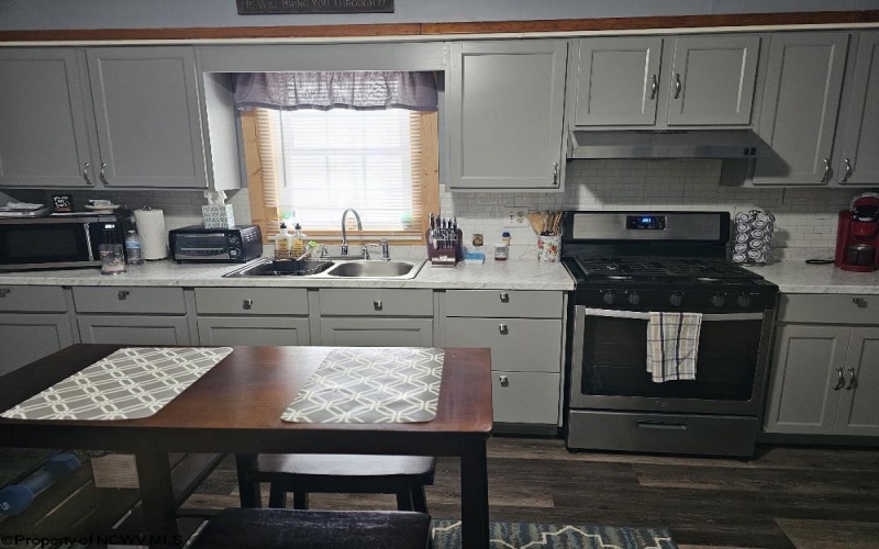 61 Leo Menendez Drive, Spelter, West Virginia 26438, 2 Bedrooms Bedrooms, 4 Rooms Rooms,1 BathroomBathrooms,Single Family Detached,For Sale,Leo Menendez,10162547