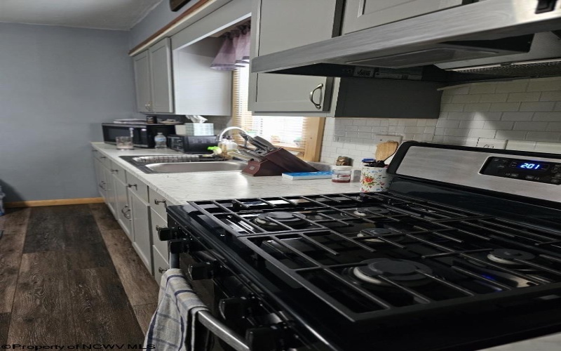 61 Leo Menendez Drive, Spelter, West Virginia 26438, 2 Bedrooms Bedrooms, 4 Rooms Rooms,1 BathroomBathrooms,Single Family Detached,For Sale,Leo Menendez,10162547