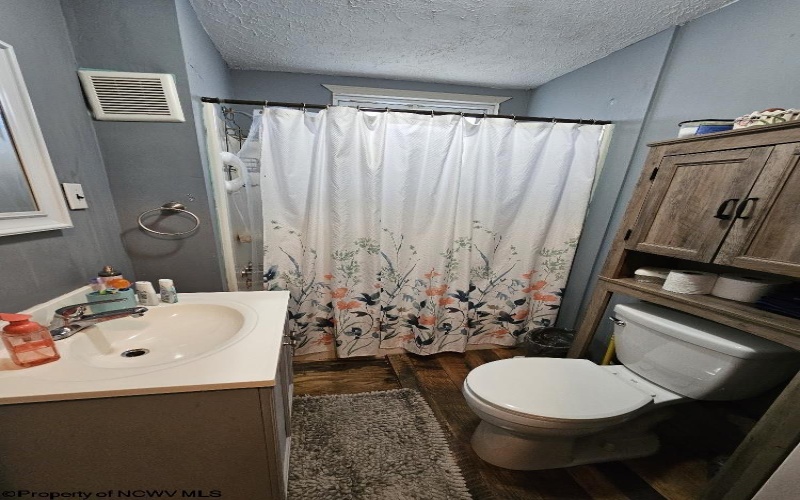 61 Leo Menendez Drive, Spelter, West Virginia 26438, 2 Bedrooms Bedrooms, 4 Rooms Rooms,1 BathroomBathrooms,Single Family Detached,For Sale,Leo Menendez,10162547