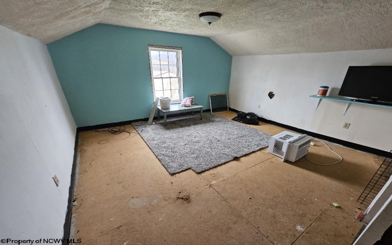 61 Leo Menendez Drive, Spelter, West Virginia 26438, 2 Bedrooms Bedrooms, 4 Rooms Rooms,1 BathroomBathrooms,Single Family Detached,For Sale,Leo Menendez,10162547