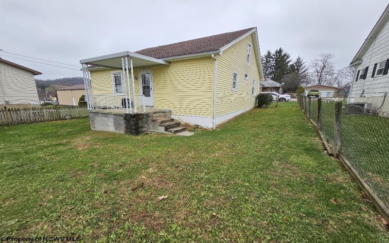 61 Leo Menendez Drive, Spelter, West Virginia 26438, 2 Bedrooms Bedrooms, 4 Rooms Rooms,1 BathroomBathrooms,Single Family Detached,For Sale,Leo Menendez,10162547