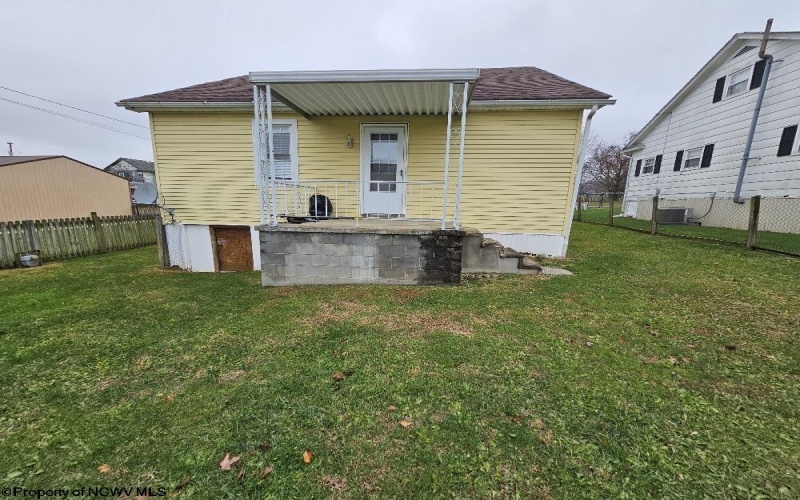 61 Leo Menendez Drive, Spelter, West Virginia 26438, 2 Bedrooms Bedrooms, 4 Rooms Rooms,1 BathroomBathrooms,Single Family Detached,For Sale,Leo Menendez,10162547