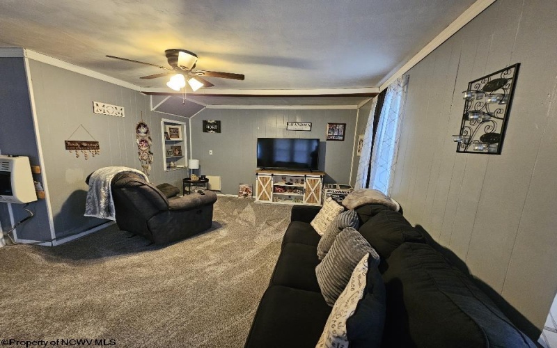 61 Leo Menendez Drive, Spelter, West Virginia 26438, 2 Bedrooms Bedrooms, 4 Rooms Rooms,1 BathroomBathrooms,Single Family Detached,For Sale,Leo Menendez,10162547