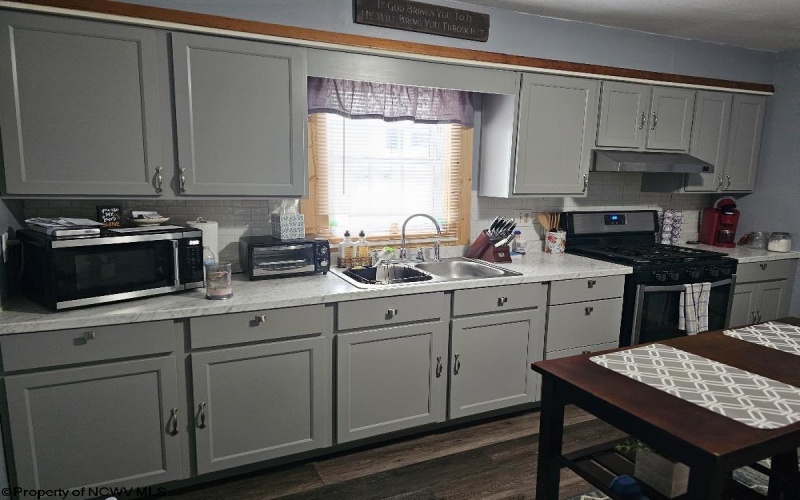 61 Leo Menendez Drive, Spelter, West Virginia 26438, 2 Bedrooms Bedrooms, 4 Rooms Rooms,1 BathroomBathrooms,Single Family Detached,For Sale,Leo Menendez,10162547