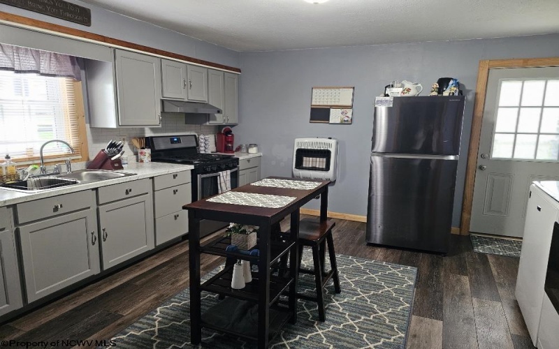 61 Leo Menendez Drive, Spelter, West Virginia 26438, 2 Bedrooms Bedrooms, 4 Rooms Rooms,1 BathroomBathrooms,Single Family Detached,For Sale,Leo Menendez,10162547