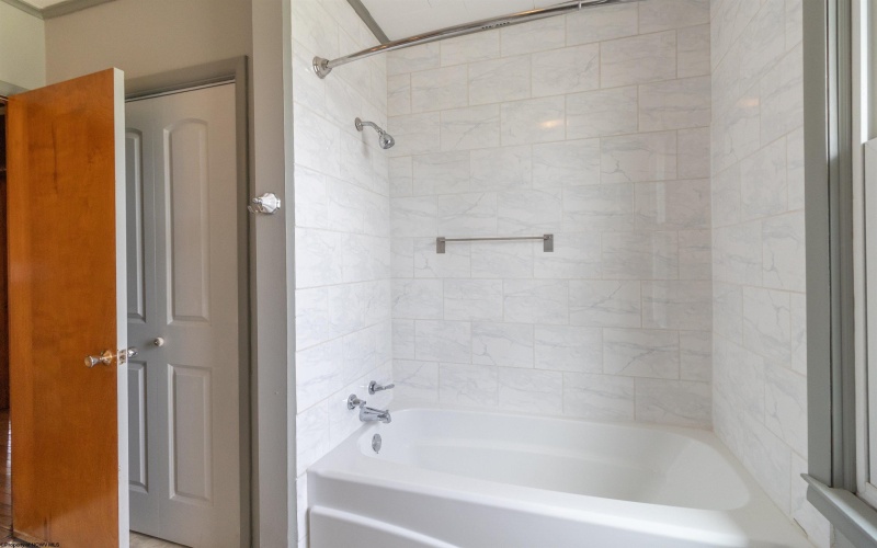 117 Newton Avenue, Bridgeport, West Virginia 26330, 3 Bedrooms Bedrooms, 5 Rooms Rooms,1 BathroomBathrooms,Single Family Detached,For Sale,Newton,10160105