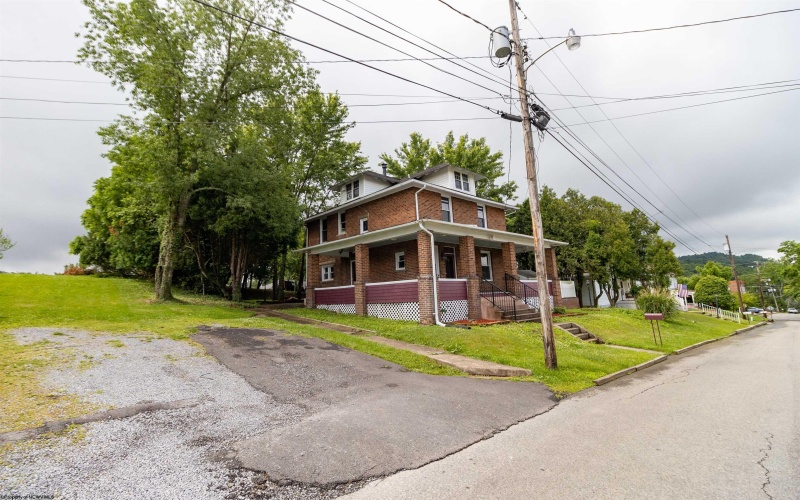 117 Newton Avenue, Bridgeport, West Virginia 26330, 3 Bedrooms Bedrooms, 5 Rooms Rooms,1 BathroomBathrooms,Single Family Detached,For Sale,Newton,10160105