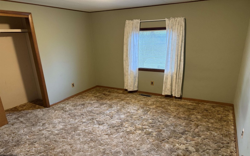 40 Bine Street, Fairmont, West Virginia 26554, 3 Bedrooms Bedrooms, 7 Rooms Rooms,1 BathroomBathrooms,Single Family Detached,For Sale,Bine,10162558