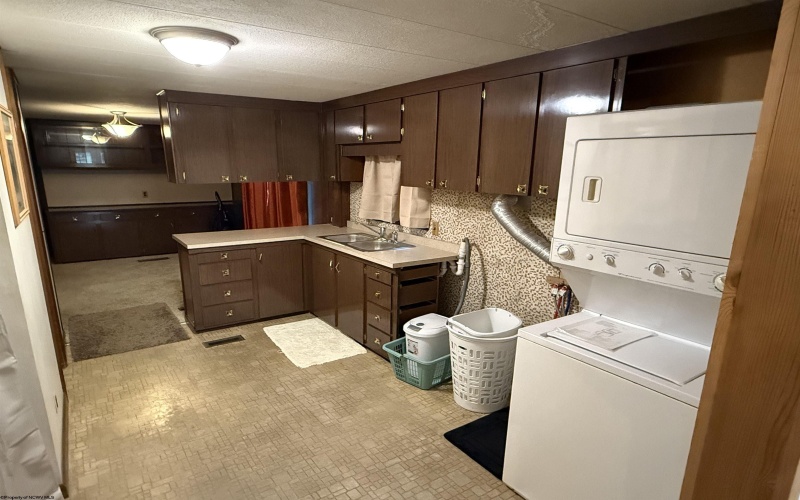 40 Bine Street, Fairmont, West Virginia 26554, 3 Bedrooms Bedrooms, 7 Rooms Rooms,1 BathroomBathrooms,Single Family Detached,For Sale,Bine,10162558