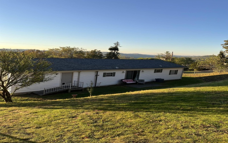 40 Bine Street, Fairmont, West Virginia 26554, 3 Bedrooms Bedrooms, 7 Rooms Rooms,1 BathroomBathrooms,Single Family Detached,For Sale,Bine,10162558