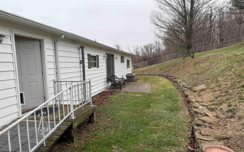 40 Bine Street, Fairmont, West Virginia 26554, 3 Bedrooms Bedrooms, 7 Rooms Rooms,1 BathroomBathrooms,Single Family Detached,For Sale,Bine,10162558