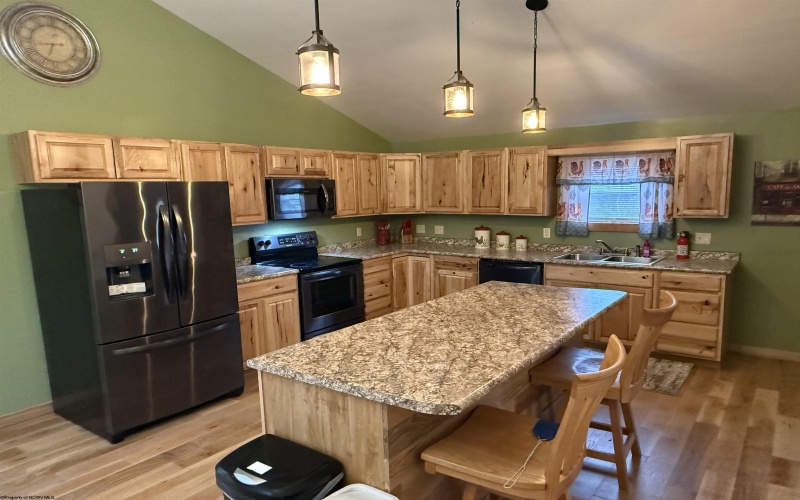 40 Bine Street, Fairmont, West Virginia 26554, 3 Bedrooms Bedrooms, 7 Rooms Rooms,1 BathroomBathrooms,Single Family Detached,For Sale,Bine,10162558