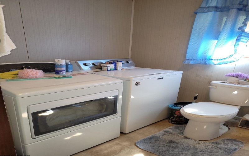 376 Simpson Street, Clarksburg, West Virginia 26301-0000, 2 Bedrooms Bedrooms, 6 Rooms Rooms,1 BathroomBathrooms,Single Family Detached,For Sale,Simpson,10162550