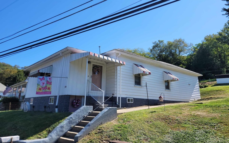 376 Simpson Street, Clarksburg, West Virginia 26301-0000, 2 Bedrooms Bedrooms, 6 Rooms Rooms,1 BathroomBathrooms,Single Family Detached,For Sale,Simpson,10162550