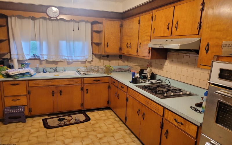 376 Simpson Street, Clarksburg, West Virginia 26301-0000, 2 Bedrooms Bedrooms, 6 Rooms Rooms,1 BathroomBathrooms,Single Family Detached,For Sale,Simpson,10162550