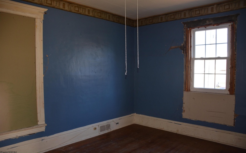 315 Monticello Avenue, Clarksburg, West Virginia 26301, 3 Bedrooms Bedrooms, 6 Rooms Rooms,1 BathroomBathrooms,Single Family Detached,For Sale,Monticello,10162549