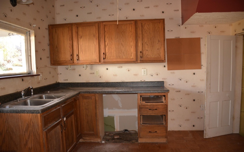 315 Monticello Avenue, Clarksburg, West Virginia 26301, 3 Bedrooms Bedrooms, 6 Rooms Rooms,1 BathroomBathrooms,Single Family Detached,For Sale,Monticello,10162549