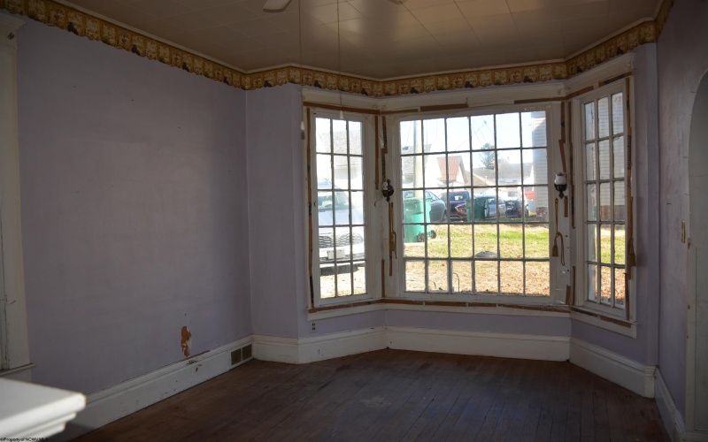 315 Monticello Avenue, Clarksburg, West Virginia 26301, 3 Bedrooms Bedrooms, 6 Rooms Rooms,1 BathroomBathrooms,Single Family Detached,For Sale,Monticello,10162549