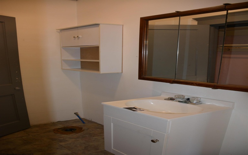 315 Monticello Avenue, Clarksburg, West Virginia 26301, 3 Bedrooms Bedrooms, 6 Rooms Rooms,1 BathroomBathrooms,Single Family Detached,For Sale,Monticello,10162549