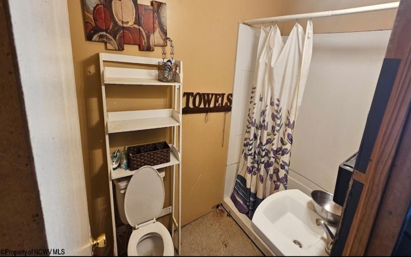 107 Kelly Street, Clendenin, West Virginia 25045, 3 Bedrooms Bedrooms, 5 Rooms Rooms,2 BathroomsBathrooms,Single Family Detached,For Sale,Kelly,10162556