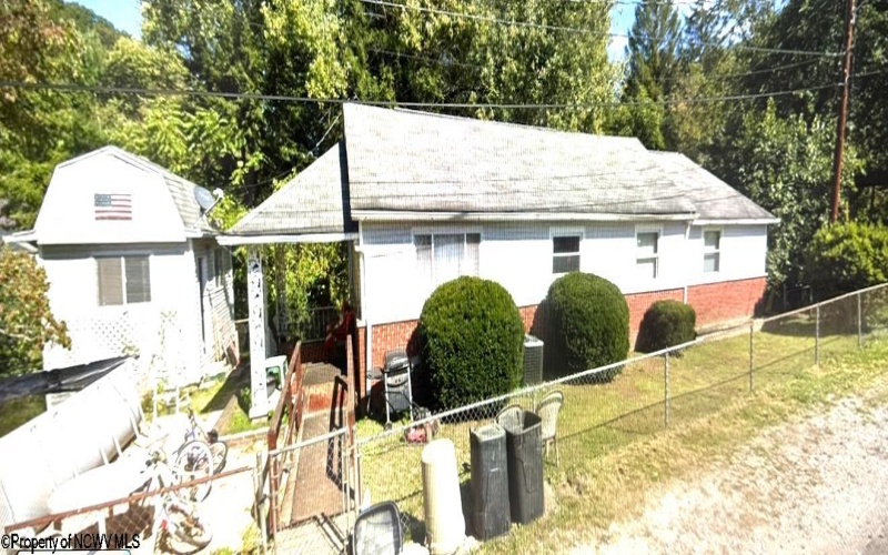 107 Kelly Street, Clendenin, West Virginia 25045, 3 Bedrooms Bedrooms, 5 Rooms Rooms,2 BathroomsBathrooms,Single Family Detached,For Sale,Kelly,10162556