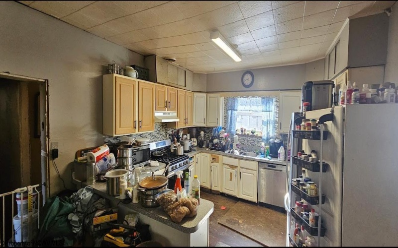 107 Kelly Street, Clendenin, West Virginia 25045, 3 Bedrooms Bedrooms, 5 Rooms Rooms,2 BathroomsBathrooms,Single Family Detached,For Sale,Kelly,10162556