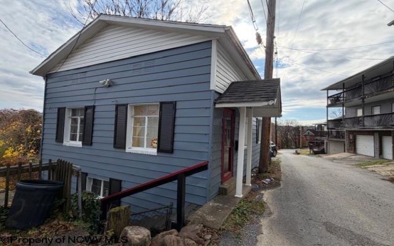 1013 Fay Street, Fairmont, West Virginia 26554, 1 Bedroom Bedrooms, 4 Rooms Rooms,1 BathroomBathrooms,Single Family Detached,For Sale,Fay,10162560
