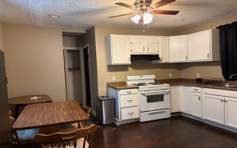 1013 Fay Street, Fairmont, West Virginia 26554, 1 Bedroom Bedrooms, 4 Rooms Rooms,1 BathroomBathrooms,Single Family Detached,For Sale,Fay,10162560