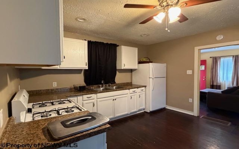 1013 Fay Street, Fairmont, West Virginia 26554, 1 Bedroom Bedrooms, 4 Rooms Rooms,1 BathroomBathrooms,Single Family Detached,For Sale,Fay,10162560