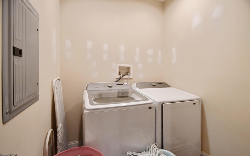 84 Allen Drive, Bruceton Mills, West Virginia 26525, 3 Bedrooms Bedrooms, 8 Rooms Rooms,2 BathroomsBathrooms,Single Family Detached,For Sale,Allen,10162564