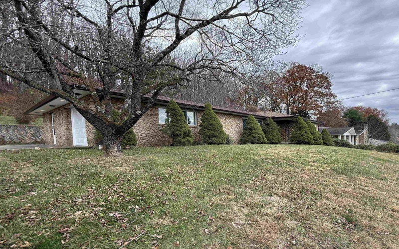 1415 Pleasant Valley Road, Fairmont, West Virginia 26554, 3 Bedrooms Bedrooms, 7 Rooms Rooms,2 BathroomsBathrooms,Single Family Detached,For Sale,Pleasant Valley,10162566