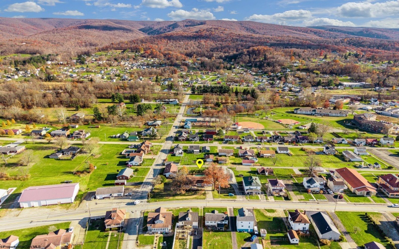 68 Morgantown Street, Fairchance, Pennsylvania 15436, 3 Bedrooms Bedrooms, 6 Rooms Rooms,2 BathroomsBathrooms,Single Family Detached,For Sale,Morgantown,10162562