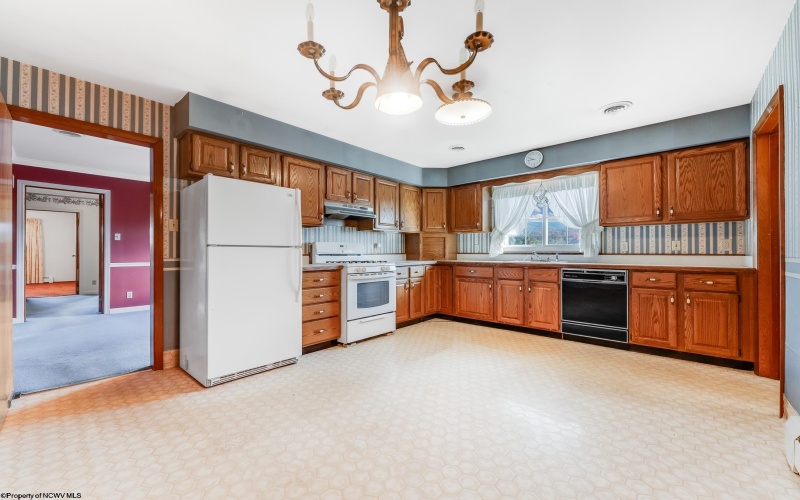 68 Morgantown Street, Fairchance, Pennsylvania 15436, 3 Bedrooms Bedrooms, 6 Rooms Rooms,2 BathroomsBathrooms,Single Family Detached,For Sale,Morgantown,10162562