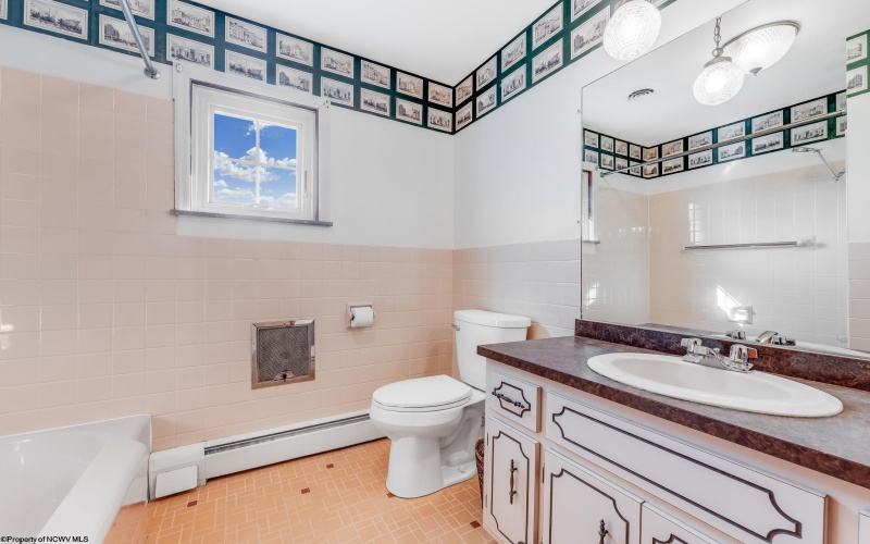 68 Morgantown Street, Fairchance, Pennsylvania 15436, 3 Bedrooms Bedrooms, 6 Rooms Rooms,2 BathroomsBathrooms,Single Family Detached,For Sale,Morgantown,10162562