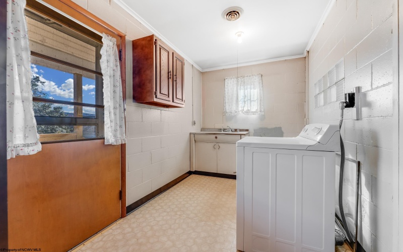 68 Morgantown Street, Fairchance, Pennsylvania 15436, 3 Bedrooms Bedrooms, 6 Rooms Rooms,2 BathroomsBathrooms,Single Family Detached,For Sale,Morgantown,10162562