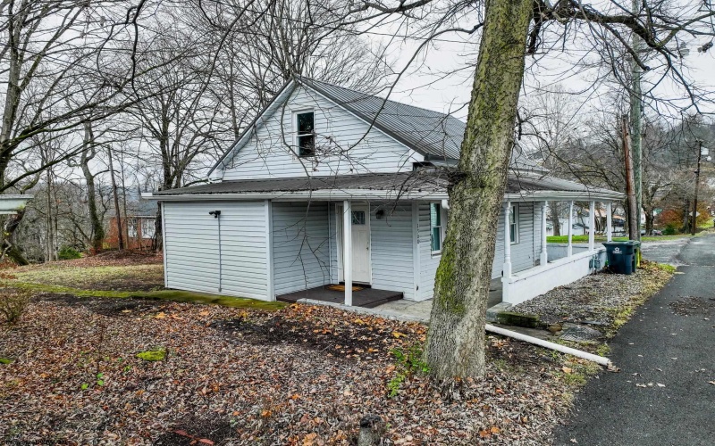 1308 Montrose Street, Morgantown, West Virginia 26505, 2 Bedrooms Bedrooms, 6 Rooms Rooms,1 BathroomBathrooms,Single Family Detached,For Sale,Montrose,10162569