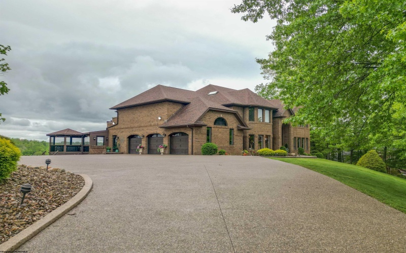 4759 Ridgetop Drive, Morgantown, West Virginia 26508, 5 Bedrooms Bedrooms, 13 Rooms Rooms,4 BathroomsBathrooms,Single Family Detached,For Sale,Ridgetop,10159336