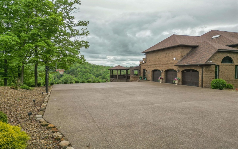 4759 Ridgetop Drive, Morgantown, West Virginia 26508, 5 Bedrooms Bedrooms, 13 Rooms Rooms,4 BathroomsBathrooms,Single Family Detached,For Sale,Ridgetop,10159336