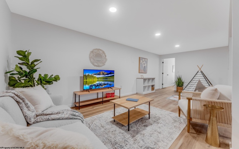 536 Cherokee Drive, Morgantown, West Virginia 26508, 4 Bedrooms Bedrooms, 8 Rooms Rooms,2 BathroomsBathrooms,Single Family Detached,For Sale,Cherokee,10162574